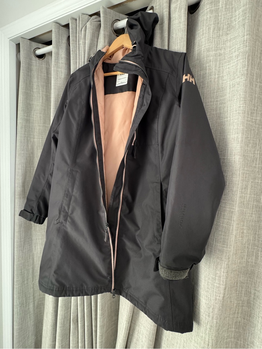 Helly Hansen Women's Black (Navy?)Shell Coat with Pink Padded Lining.Medium.
